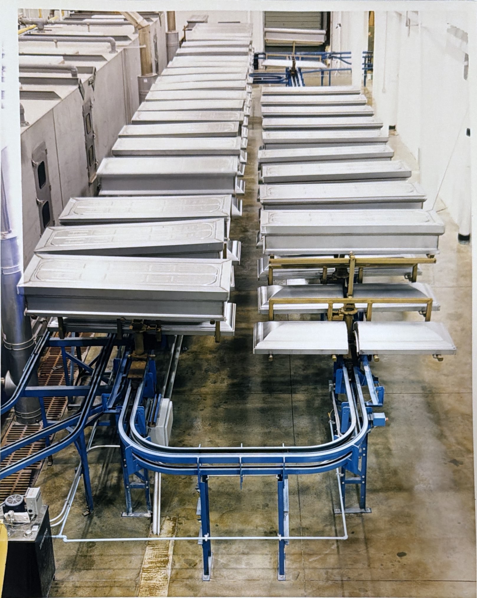 View from above of parallel carrier positions and a curved return in the inverted conveyor.