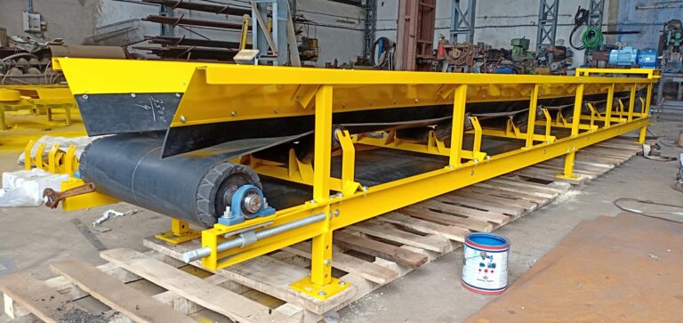 Belt conveyor system in production